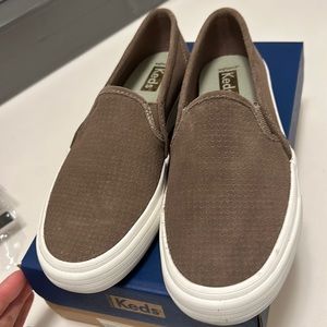 BNWOT Keds sneaker taupe size 6